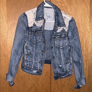 Jean jacket with lace